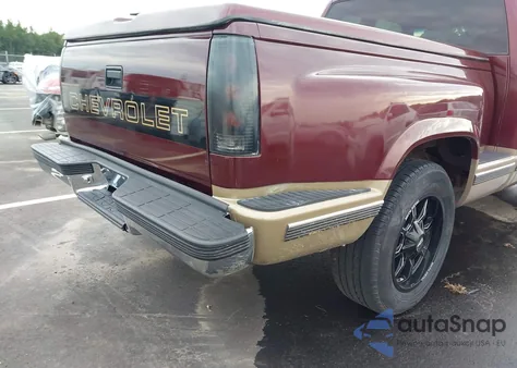 1997 Chevrolet C1500 Sportside z USA, uszkodzony, nr VIN 2GCEC19R5V1103740